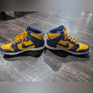 Nike Swoosh Lakers